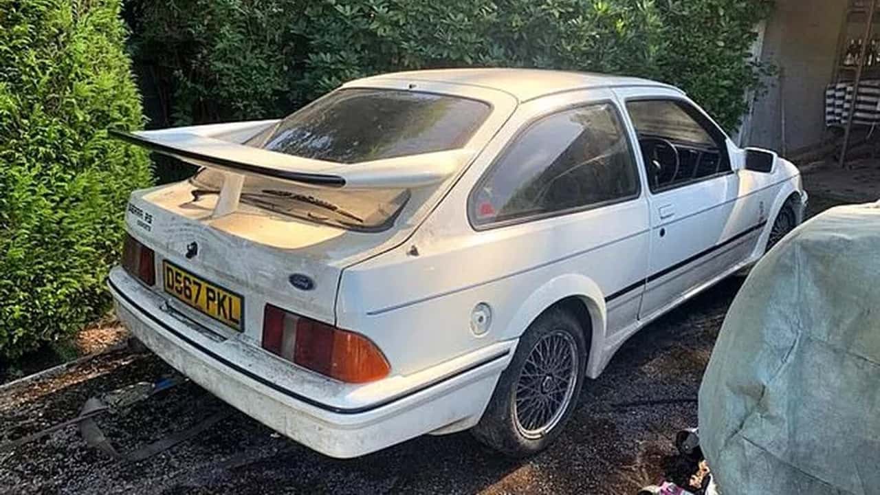 Ford Sierra RS Cosworth abbandonata