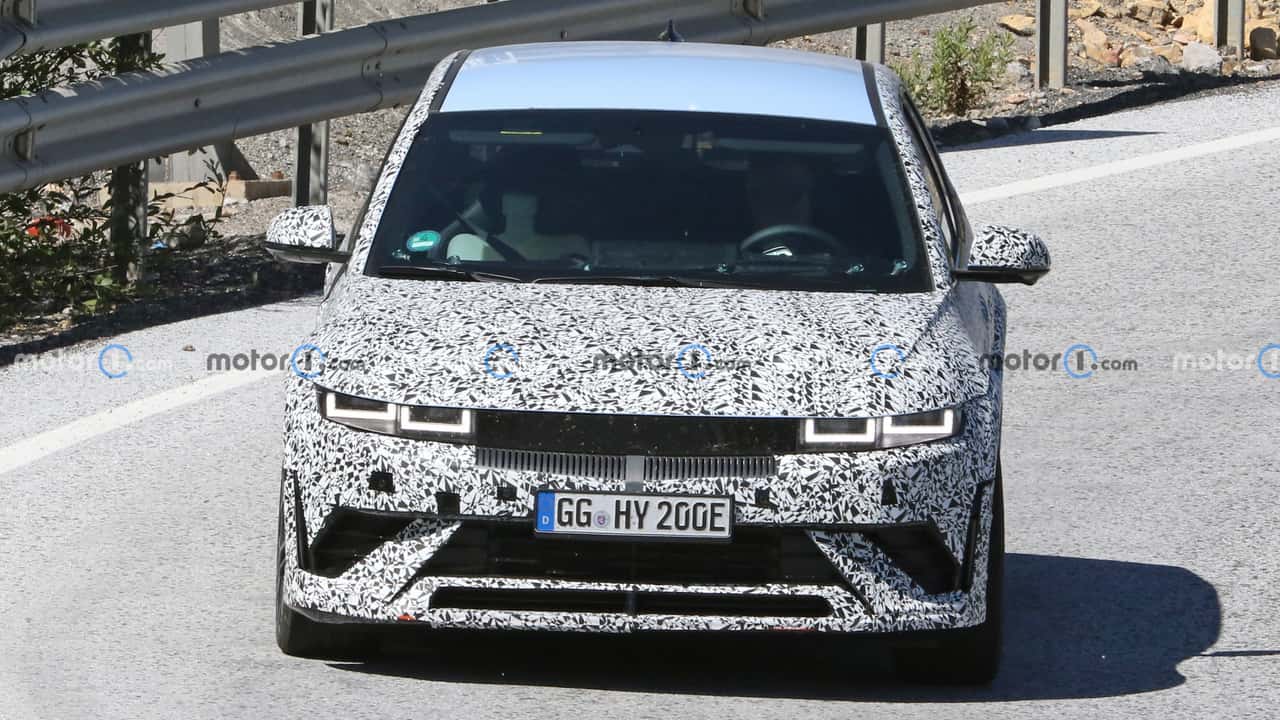 Hyundai Ioniq 5 N, le foto spia prima del debutto
