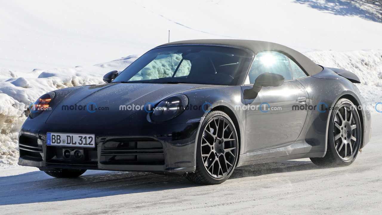 Makyajlı Porsche 911 Convertible Casus Fotoğrafları