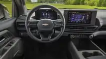 Interno del camion da lavoro Chevrolet Silverado EV 2024