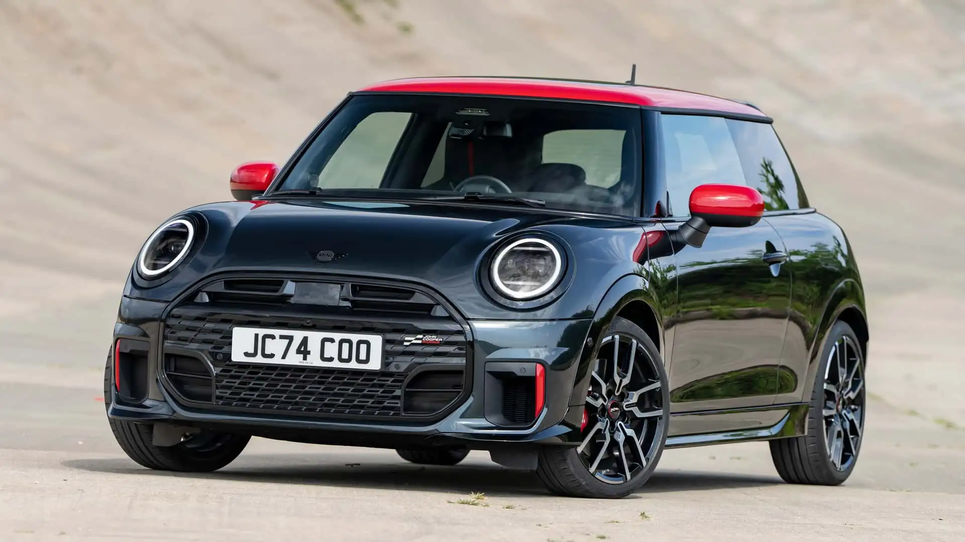 https://cdn.motor1.com/images/mgl/40xGj1/s1/mini-cooper-john-cooper-works.webp