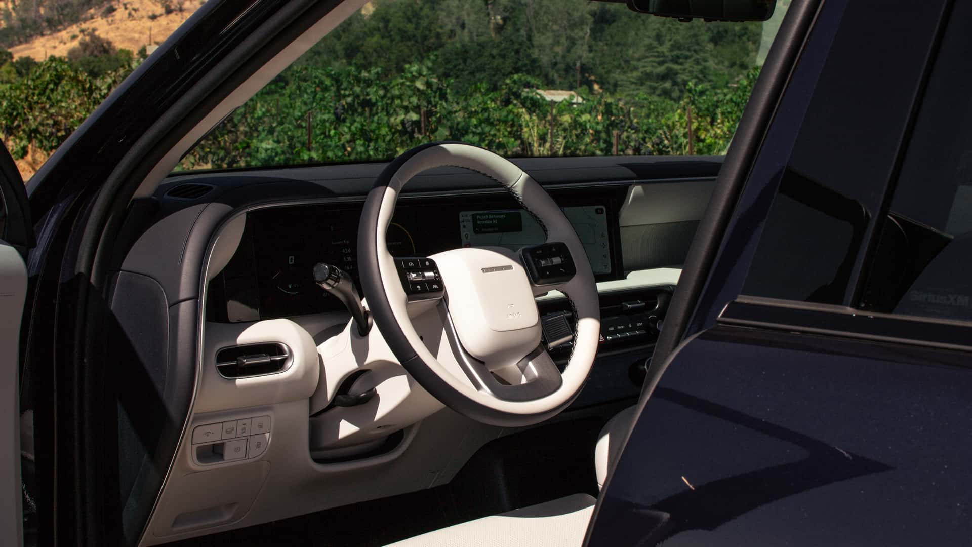 https://cdn.motor1.com/images/mgl/40xMQM/s1/2026-hyundai-palisade-review.jpg