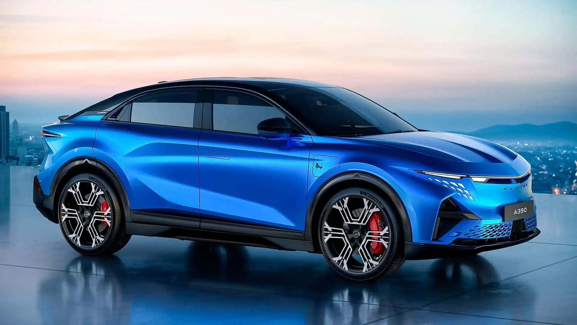 Alpine lève officiellement le voile sur l'A390, son Fastback ...
