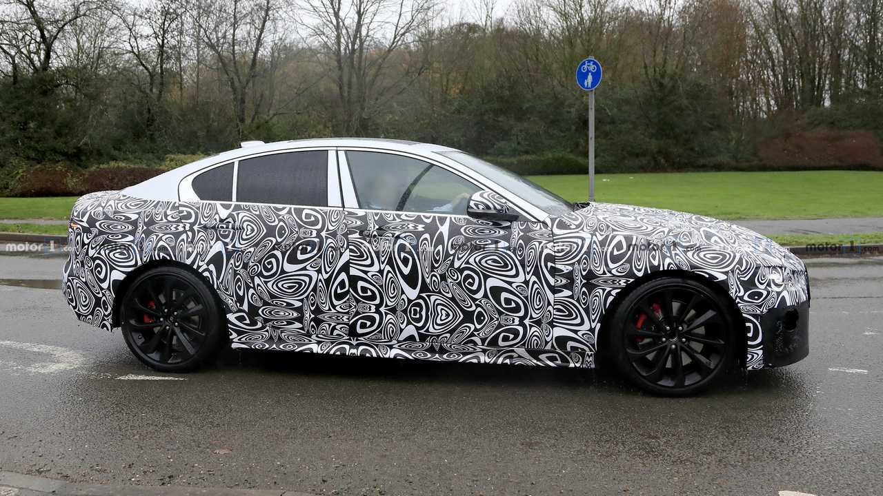 2020 Jaguar XE facelift spy photo