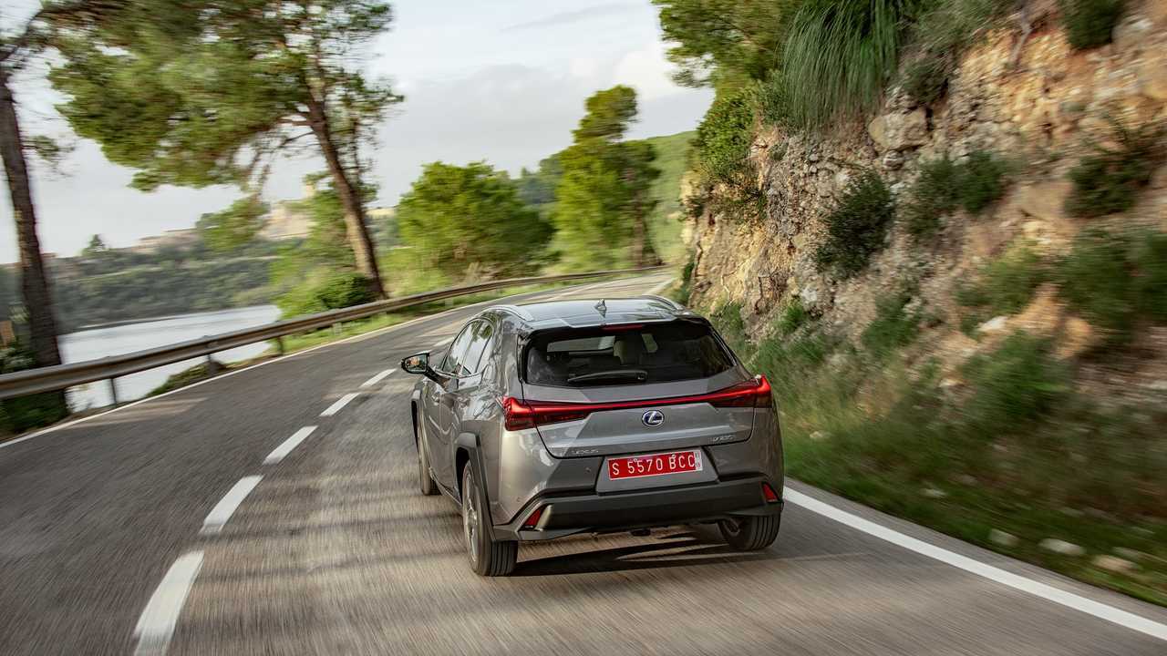 Lexus UX 250h, la prova su strada