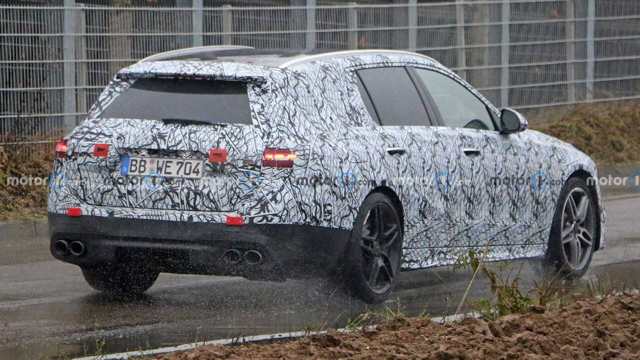 Nuova Mercedes Classe C Wagon, le foto spia della AMG