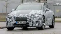 Mercedes EQS, le nuove foto spia con poche camuffature