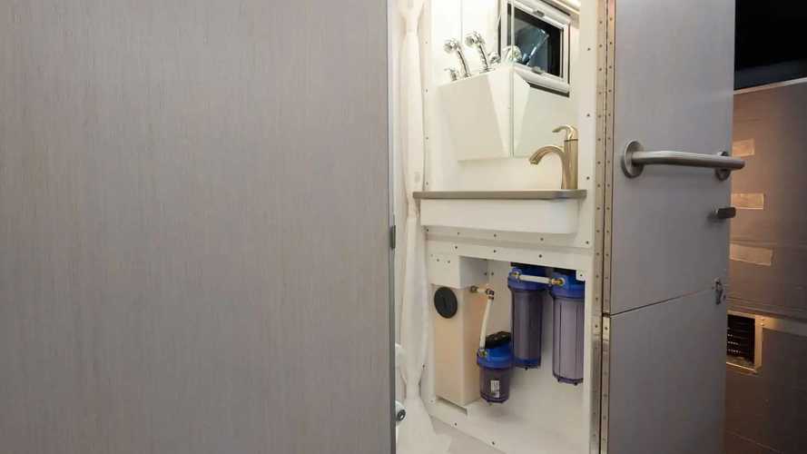 Este Mercedes-Benz Sprinter se convierte en una seria autocaravana