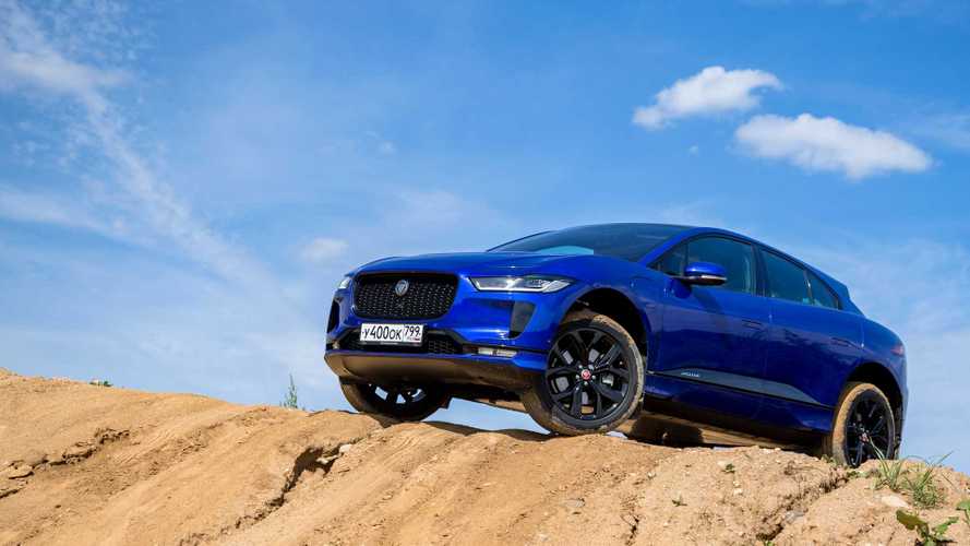 Долго заряжается, но быстро едет: мы протестировали Jaguar I-Pace