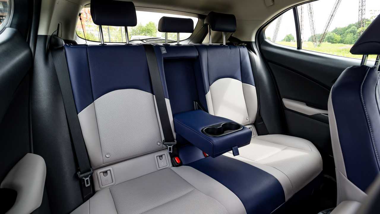 Kia XCeed, Renault Kaptur, Lexus UX