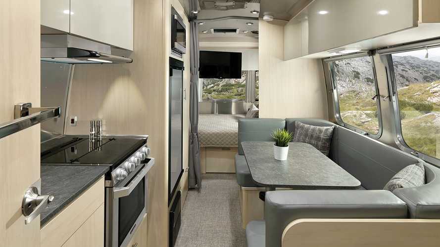 Airstream'in yenilediği Flying Cloud ve International ortaya çıktı