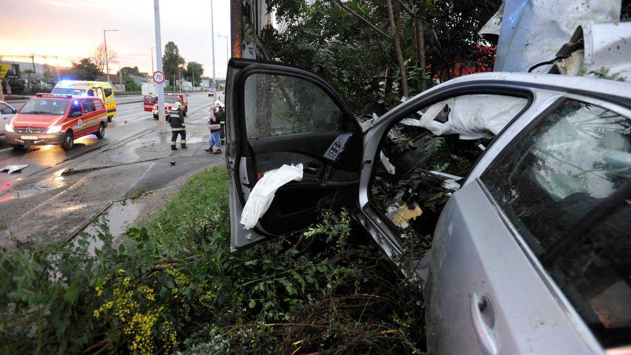 5-ös BMW baleset