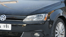2013 Volkswagen Jetta Hybrid first look on the road 04.02.2012