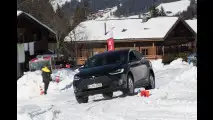 Tesla Model S, 1000 km tra neve, autostrada e tante salite