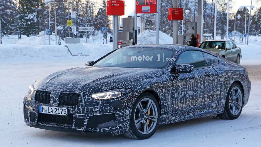 Yakıt Alırken Görüntülenen Kamuflajlı BMW M8 Coupe
