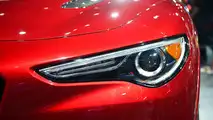Alfa Romeo Stelvio: LA 2016