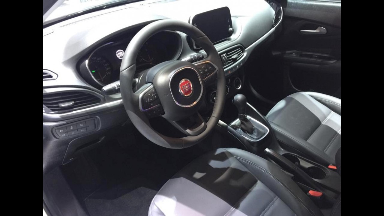 Paris: Fiat estreia versão perua do Tipo e nega lançamento da linha no Brasil
