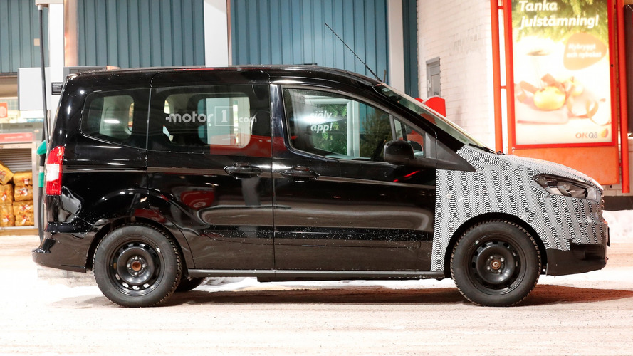 Ford Tourneo Courier casus fotoğrafları