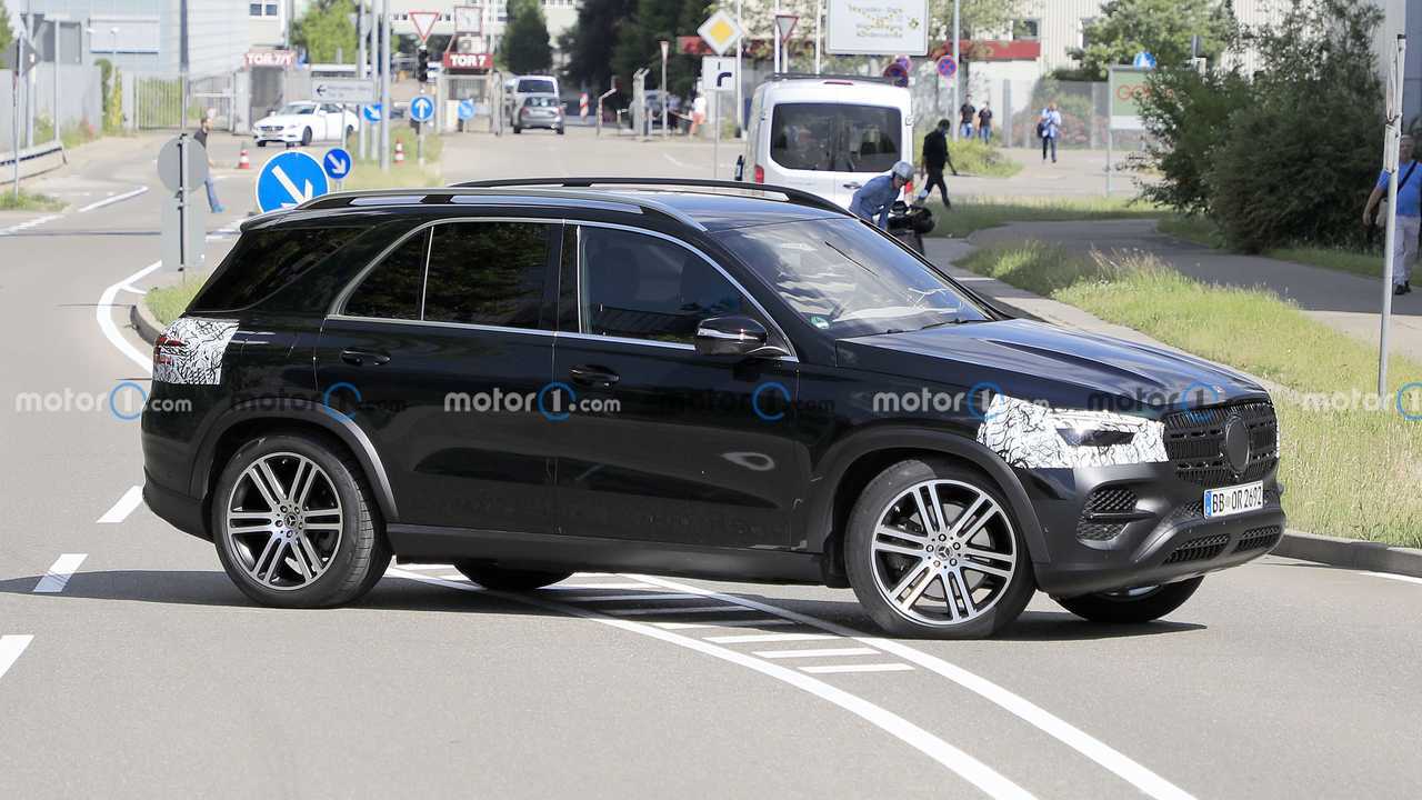 Mercedes GLE, le prime foto spia del restyling