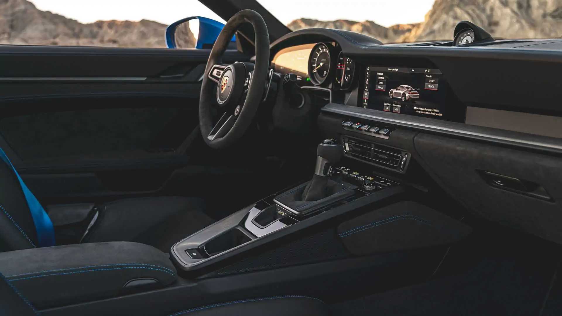 2022-porsche-911-gt3-interior.jpg