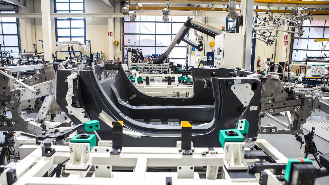 Maserati MC20, dalla neve alla produzione