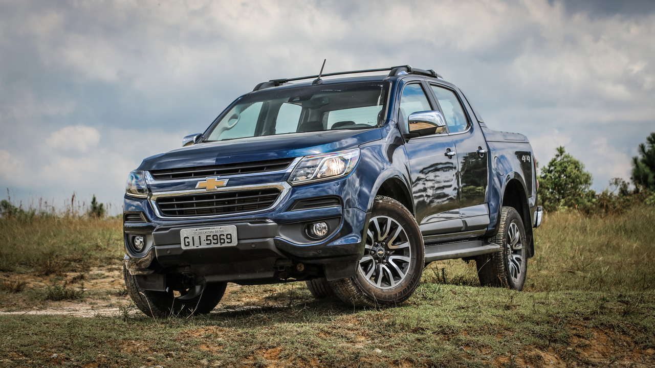 Comparativo - Chevrolet S10 High Country, Nissan Frontier LE 4x4 e Volkswagen Amarok Extreme
