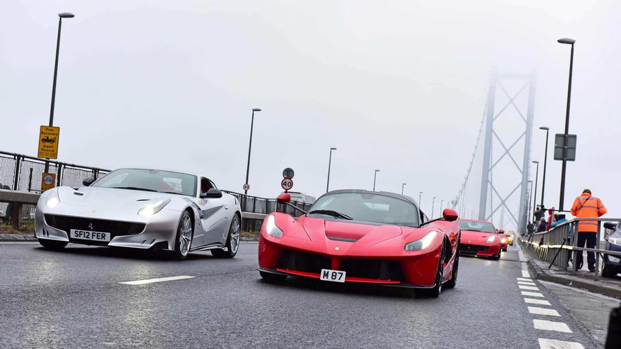 Birleşik Krallık Ferrari Sahipleri Kulübü geçit töreni