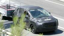 Peugeot 300 Spy Photo