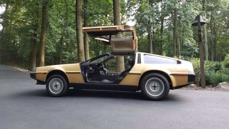 DeLorean DMC-12 chapado en oro, una rareza a la venta en eBay