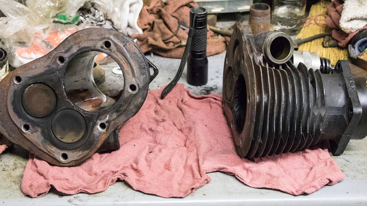 <strong>A pair of side-valve cylinders. You can clearly see the intake and exhaust valves next to the cylinder bore.</strong>