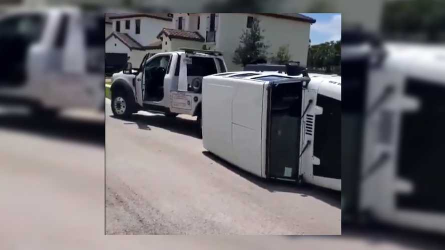 Jeep Wrangler Driver Fails Spectacularly In Tow Truck Tug-Of-War