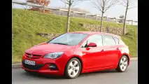 Mädels fahren Corsa, Senioren Benz