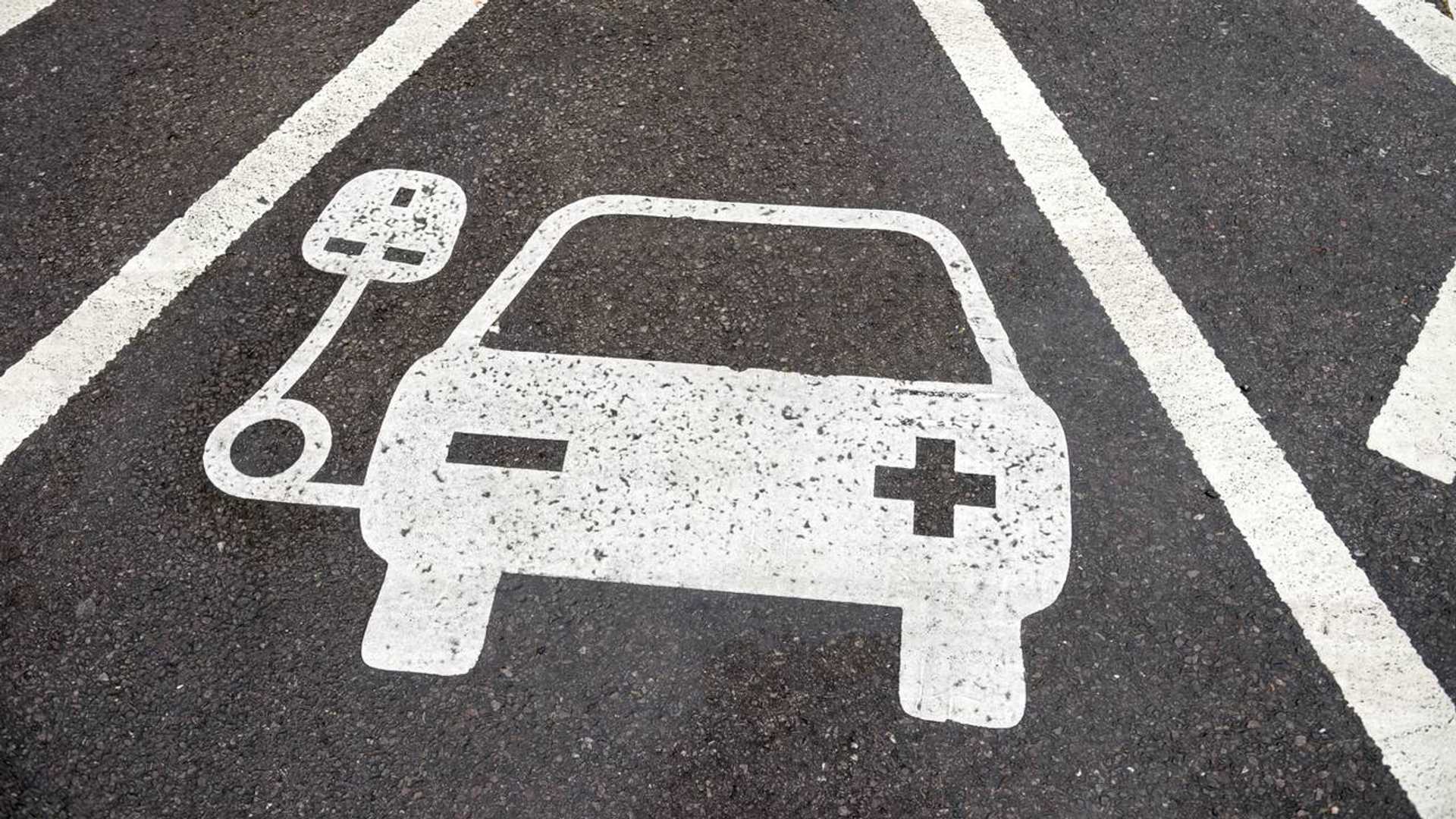 New 2 8m Deal Will See Motorways Get 50 Ev Charging Points