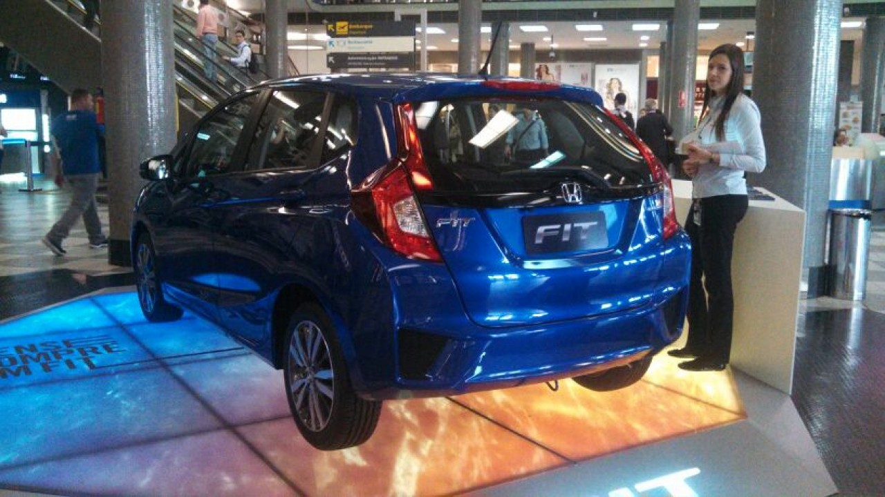 Honda repete estratégia da Nissan e exibe novo Fit em aeroporto de SP