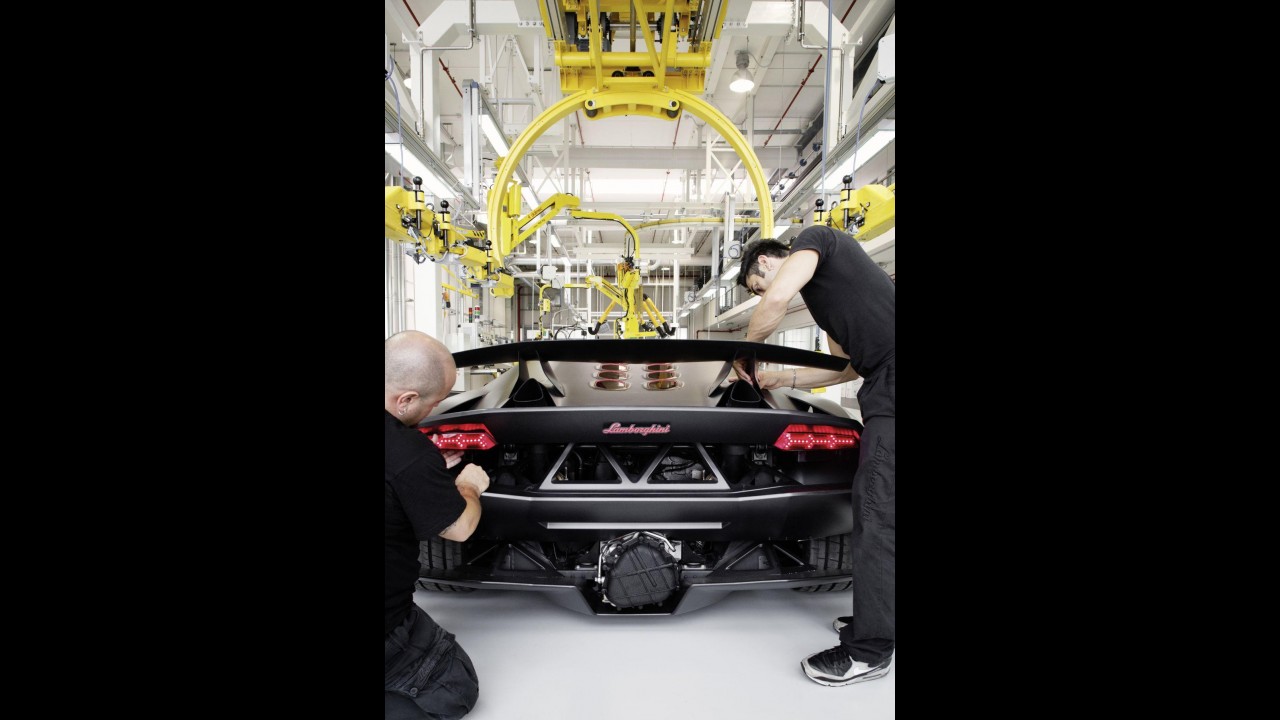Lamborghini Sesto Elemento: vazam detalhes e imagens da versão de produção