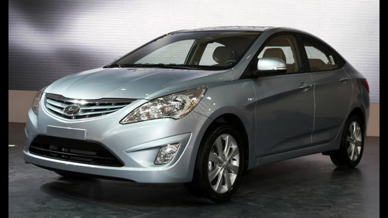 Hyundai Accent Hatch é flagrado com disfarces
