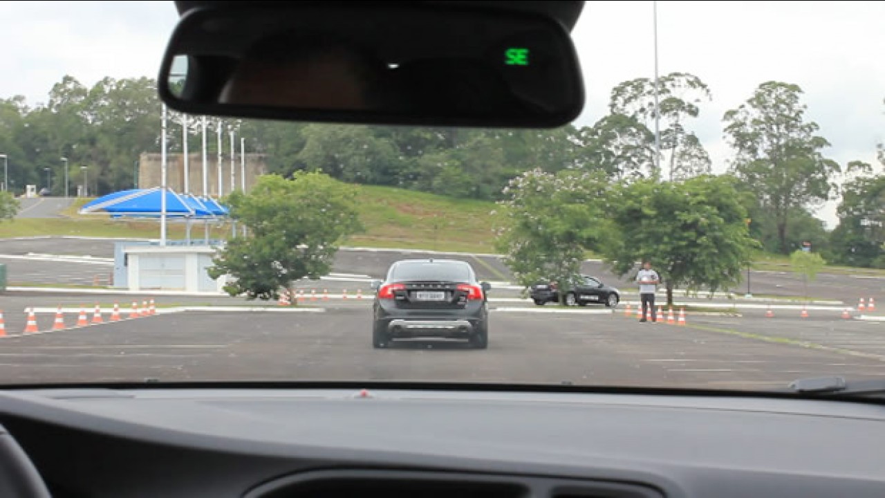 Avaliação Volvo S60: Confira o teste dos sistemas de segurança com vídeo