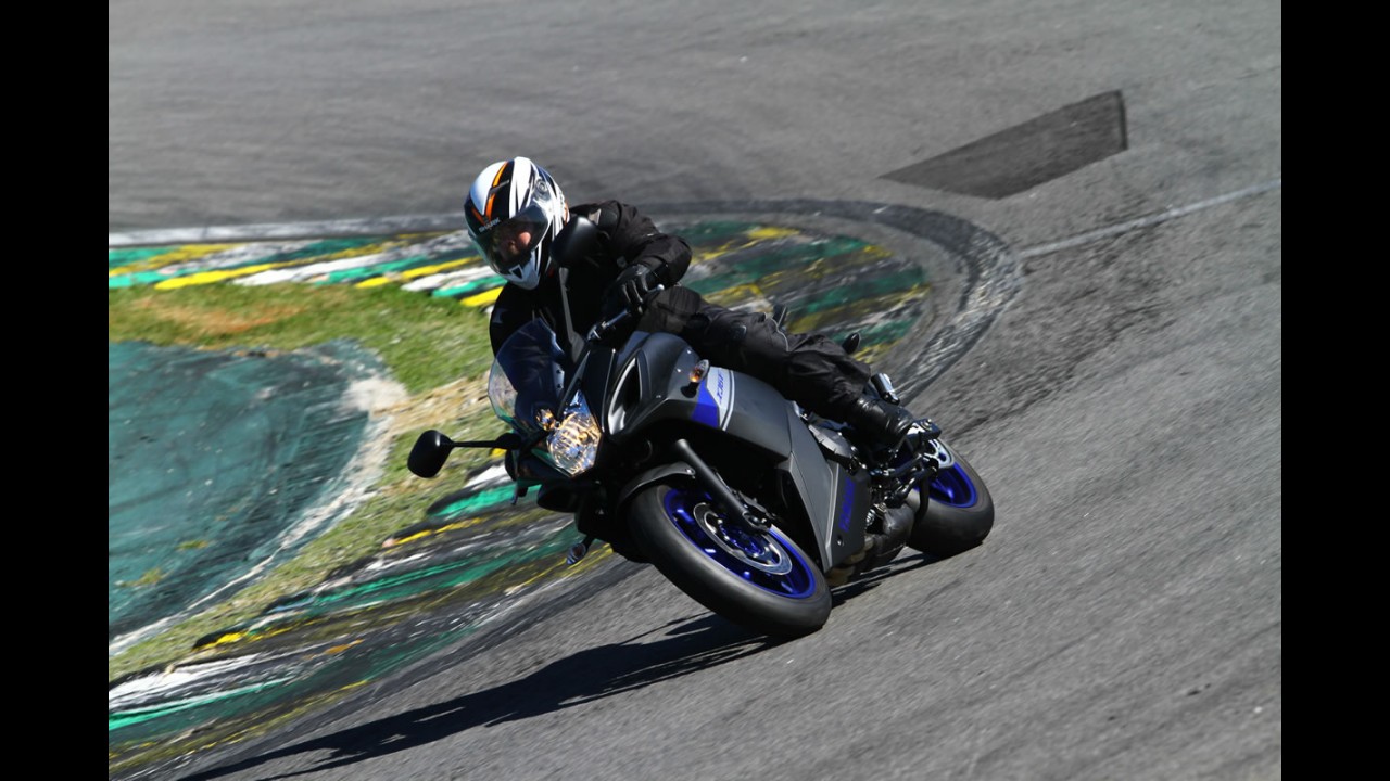 Track day: aceleramos a nova Yamaha XJ6 com ABS em Interlagos