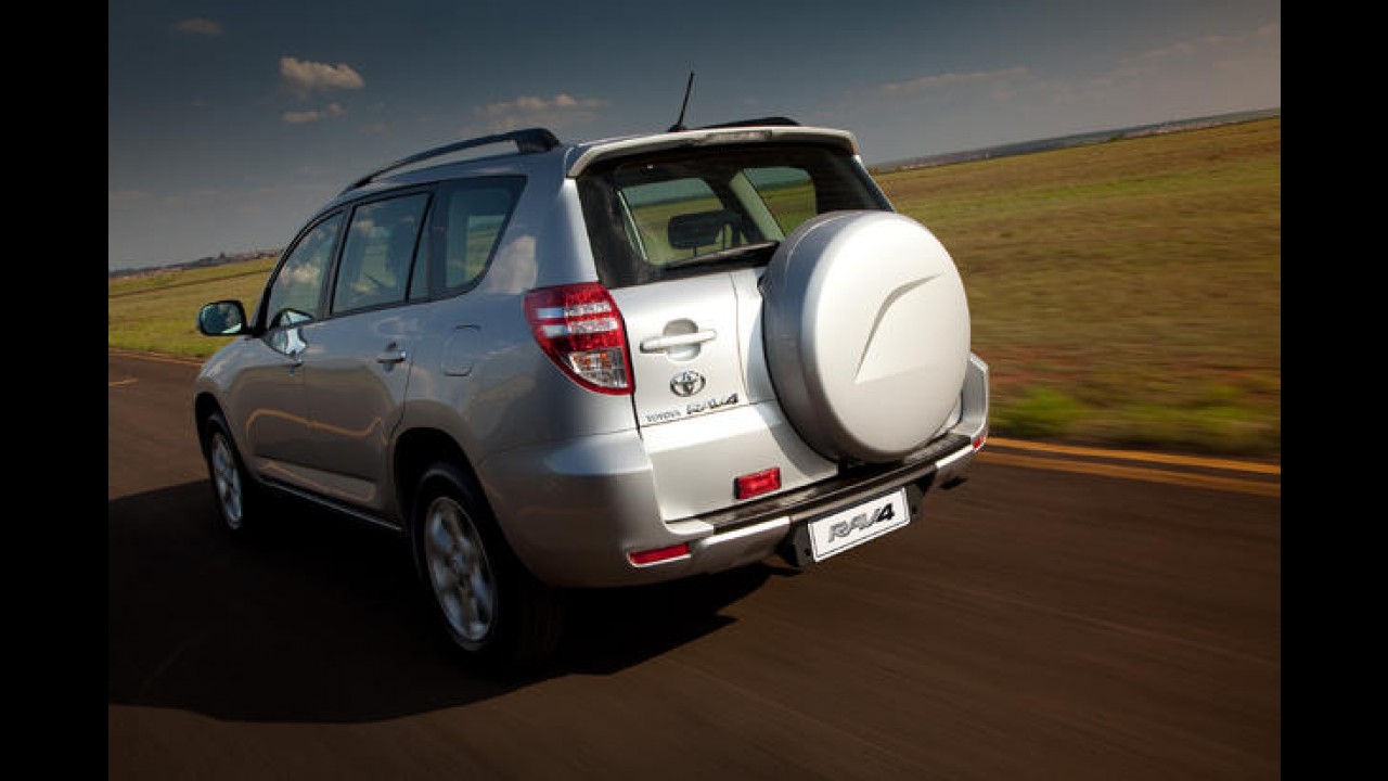 Toyota RAV4 2011 ganha nova versão 4x2 por R$ 92.500 e mais segurança na 4x4