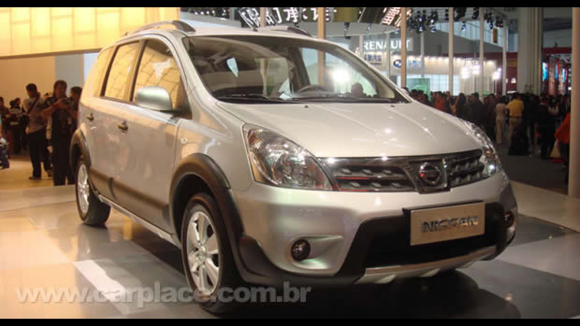 Nissan Livina XGear Versão com visual offroad light chega ao Brasil