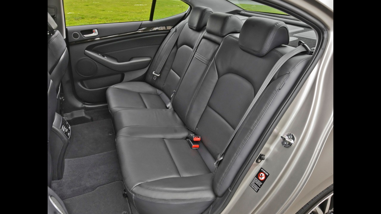 Kia Cadenza 2014 chega com visual renovado e preço de R$ 139.900