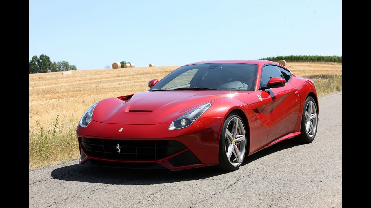 Ferrari F12berlinetta tem novas fotos oficiais divulgadas