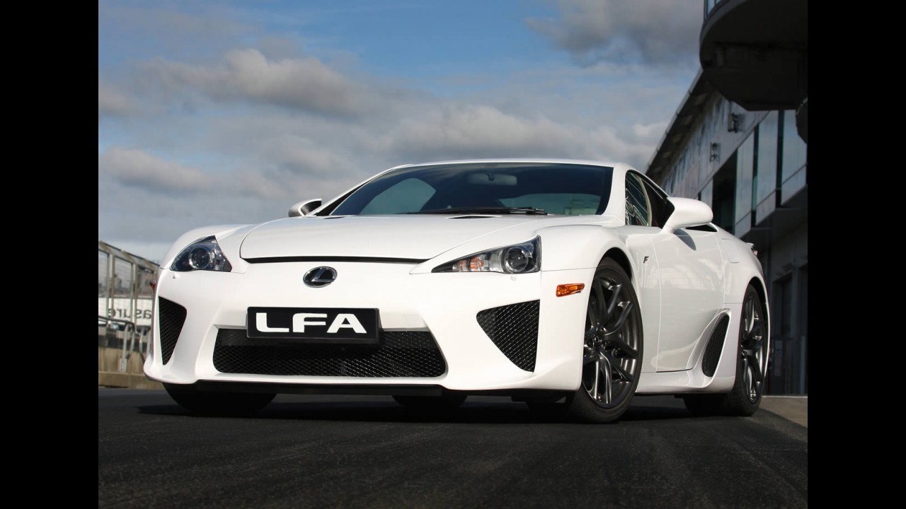 Lexus produz última unidade do superesportivo LFA