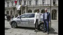 Una Nissan Leaf a Chiara Appendino