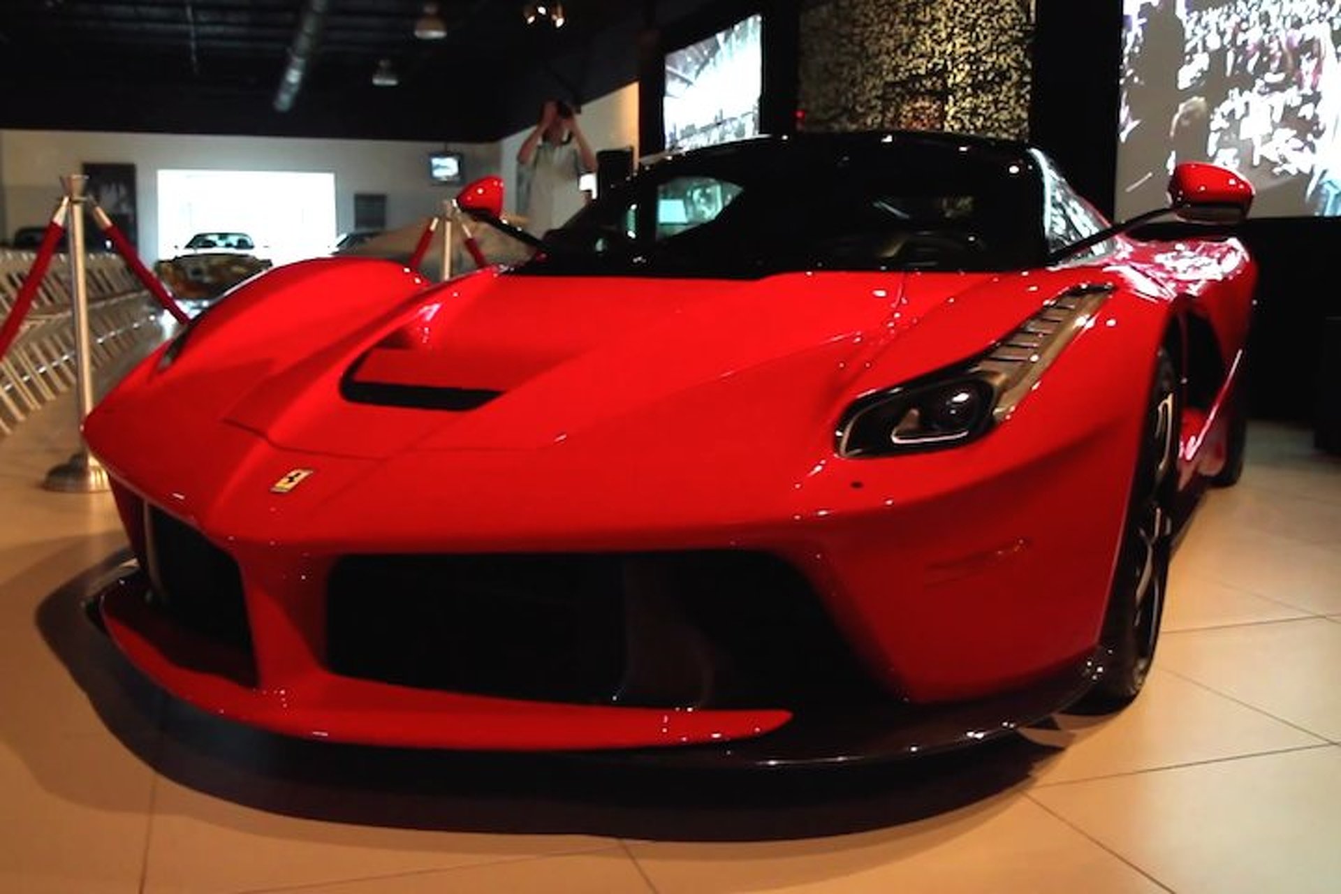 Check Out the Gorgeous Curves of the Ferrari LaFerrari