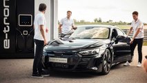 FC Bayern-Profis erhalten Audi e-tron GT