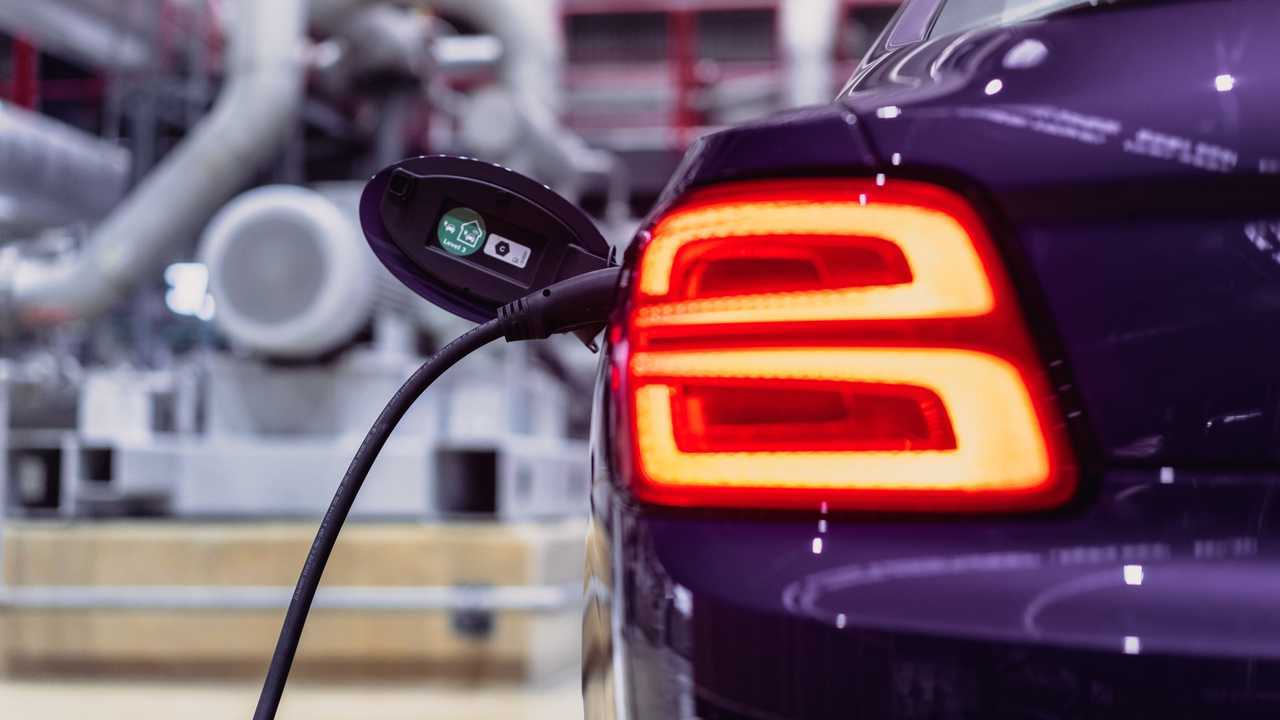 Bentley Flying Spur Hybrid, il viaggio in Islanda con il carburante rinnovabile