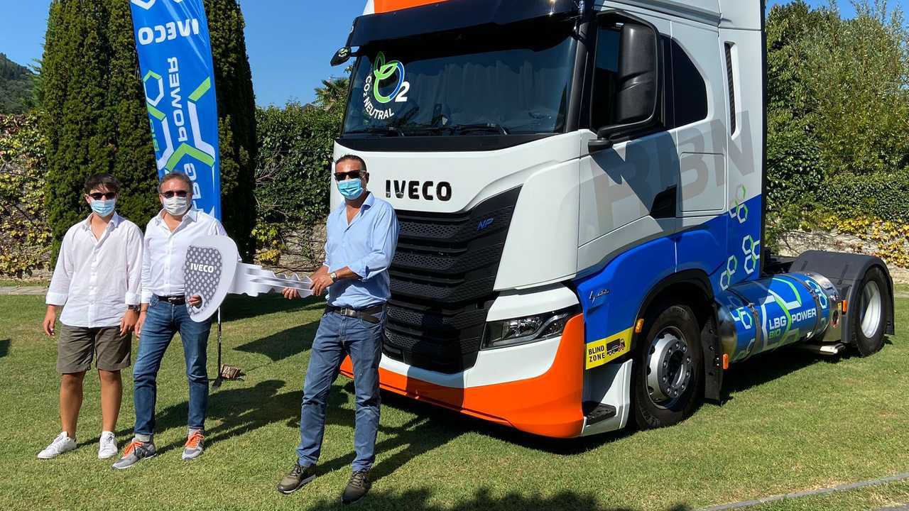 Iveco S-Way consegnati a Riboni RBN srl