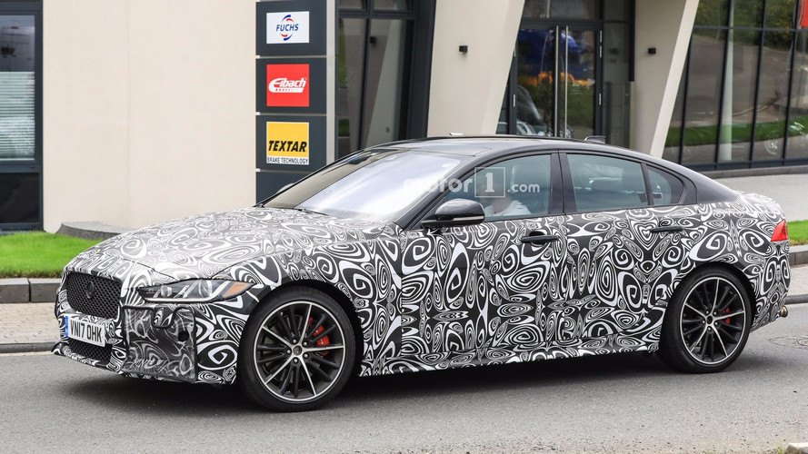 2019 Jaguar XE SVR casus fotoğrafları