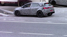 2017 Renault Megane RS prototipi kamyona yükleniyor